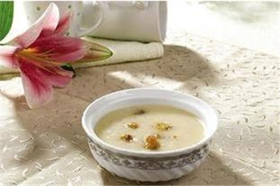 新生儿便秘妈妈吃什么？要找准宝宝便秘原因才能定制食谱