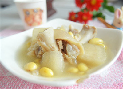 新生儿便秘妈妈吃什么？要找准宝宝便秘原因才能定制食谱