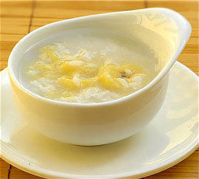 新生儿便秘可以吃什么？母乳喂养缓解宝宝便秘最有效