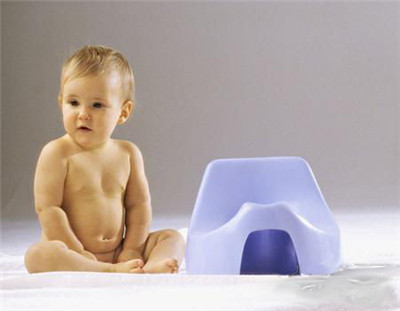 新生儿便秘可以吃什么？母乳喂养缓解宝宝便秘最有效