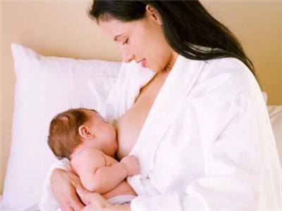 新生儿吃奶次数频繁是什么原因 正常吗？3