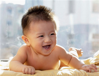 新生儿晒太阳隔着玻璃效果如何