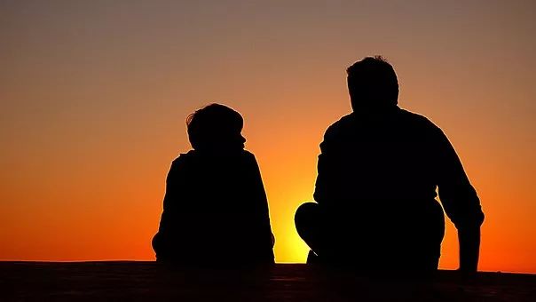 成不了“别人家的孩子”,父母就没有责任了吗?