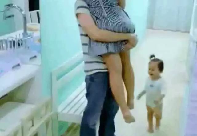 父母在孩子面前“秀恩爱”，真的好吗？