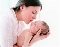 新手妈妈：抱新生儿的正确方法