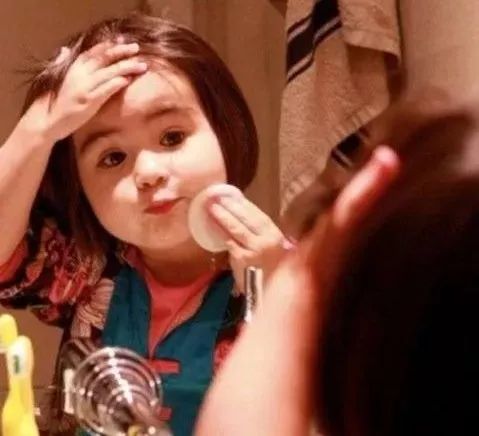 孩子太“臭美”了怎么办?聪明的家长这样做!