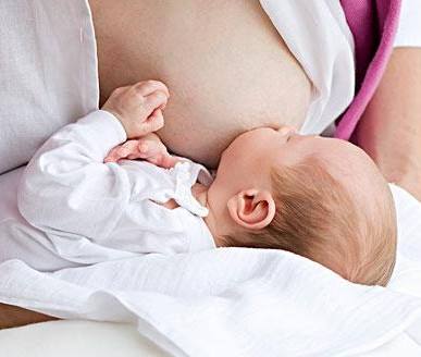 新生儿怎么喂奶才正确 新生儿母乳喂养方法2