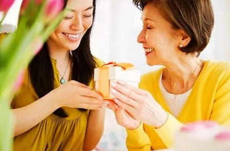 如果家里老人有这4种特征，就别再让她们帮忙带娃了！