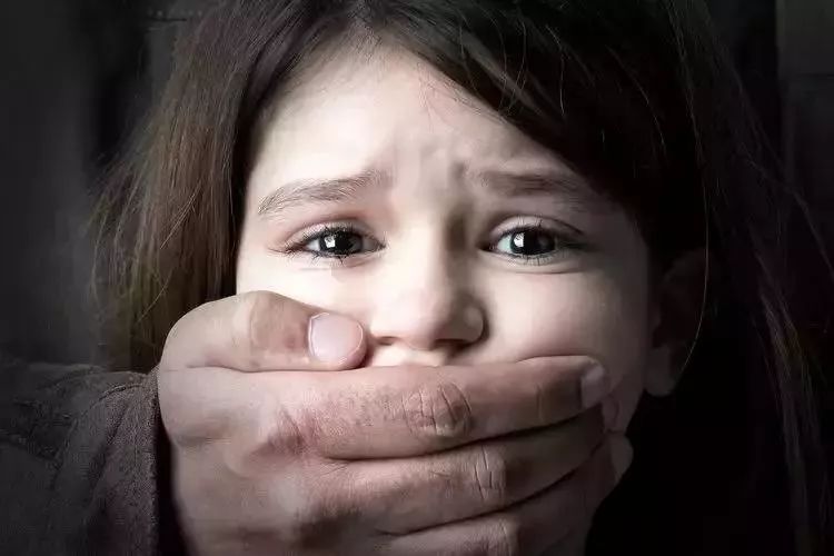 拐骗小孩出“新招”了，赶紧过来看看！
