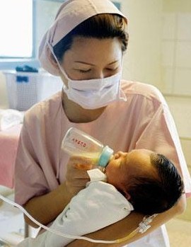 早产宝宝如何呵护？推荐早产儿护理手册