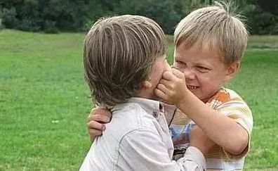 宝宝一言不合就打人，如何化解他的坏脾气？