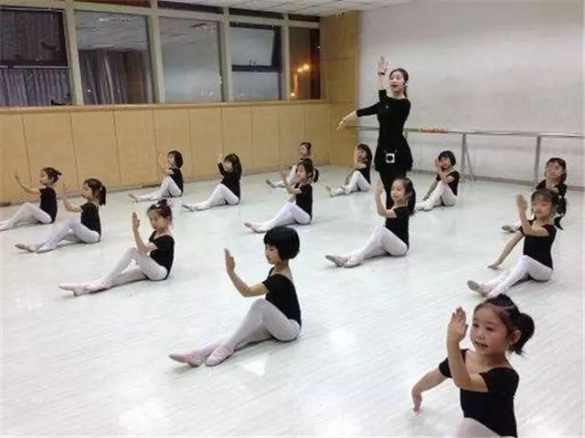 刚上幼儿园的女儿想学跳舞，原因却是......