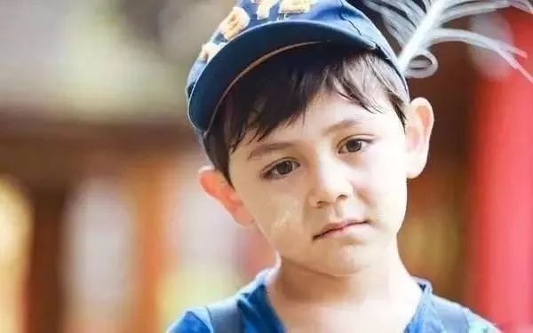 孩子太懂事,父母可能要深思了