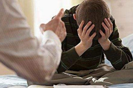 孩子叛逆期,家人一点也不配合,该怎么办?