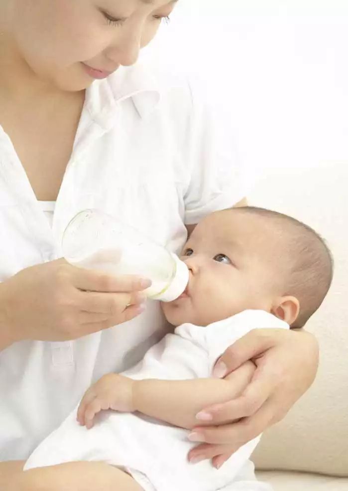 为什么孩子回家总是先找妈妈呢?