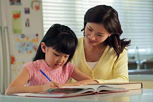 为什么孩子回家总是先找妈妈呢?