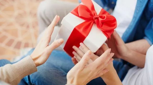 别总拿爱当借口，父母承受不起这种爱