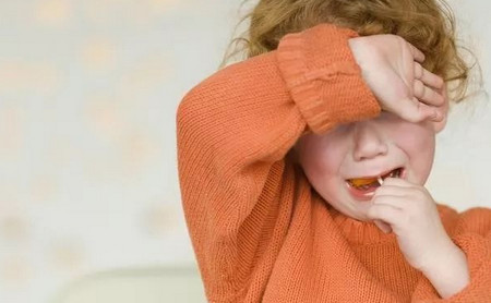 孩子哭闹,家长该不该去哄呢?反正我不哄