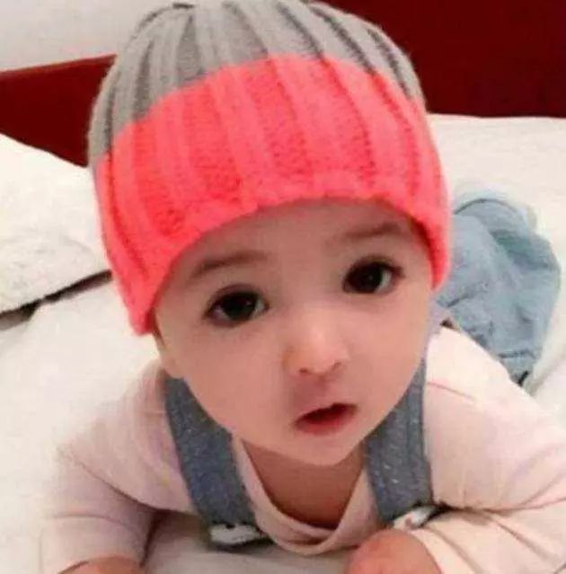 为什么宝宝吃奶的时候,总爱盯着妈妈看?