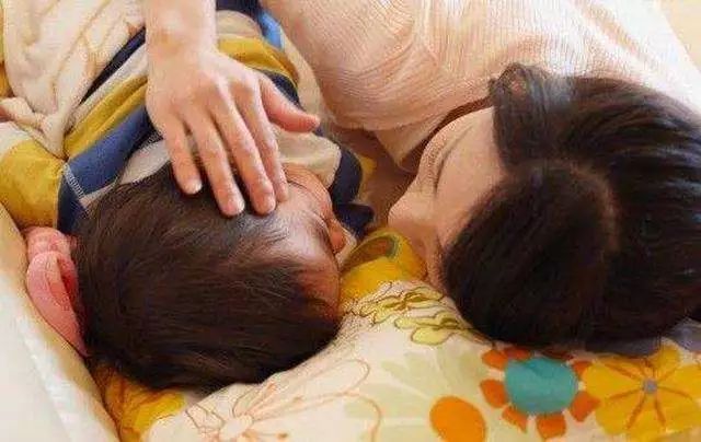 那些靠“装睡”来哄娃睡觉的妈妈们得逞了吗?