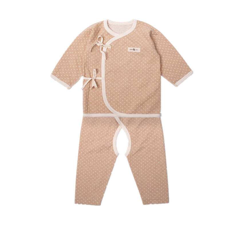 新生儿宝宝冬天穿什么衣服合适 新生儿冬季穿衣指南2