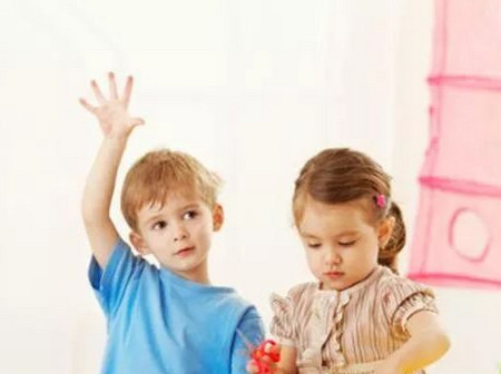 孩子在幼儿园被欺负了,怎么让孩子学会告诉家长?!
