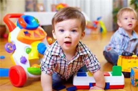 孩子乱扔东西居然是件好事儿?这是真的!