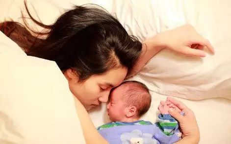 为什么妈妈走到哪,小宝宝喜欢盯在哪???