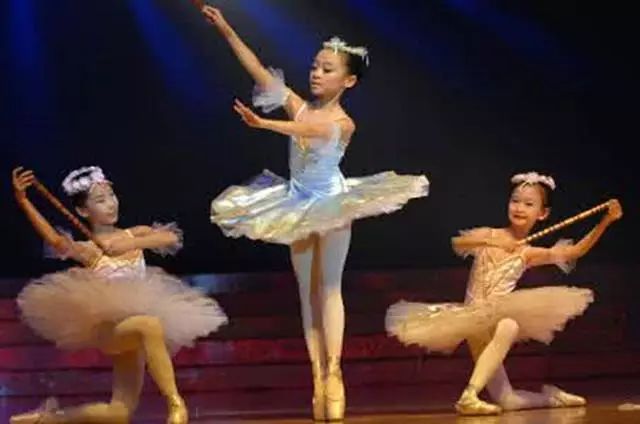 家有女儿,让她们从小学习这三种舞蹈,长大后气质爆棚!