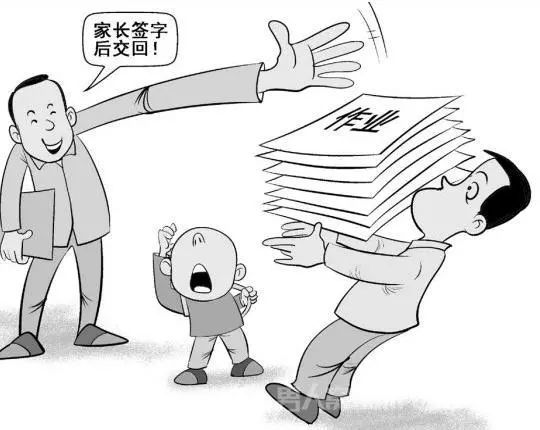 老师让家长检查孩子的作业并签字,这位家长的做法值得学习!