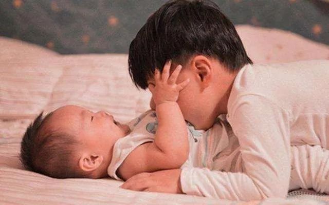 二胎家庭独有的3个优势!看看就羡慕!
