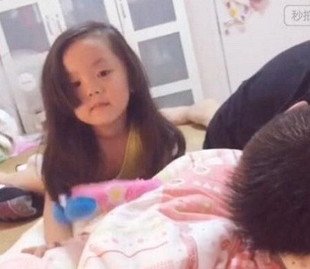 老公坏脾气，每次都对女儿大吼大叫，为什么女儿还喜欢跟他玩？