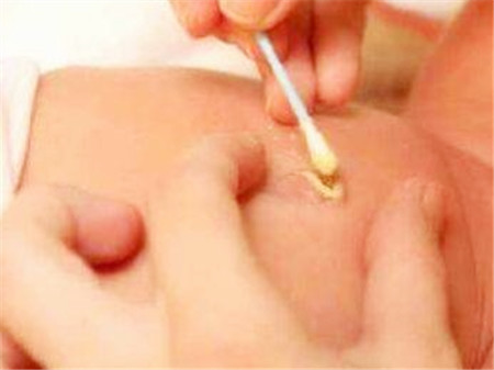 新生儿洗澡肚脐能沾水吗2