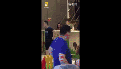 熊孩子抢玩具引家长互殴，低素质的家长成为不了孩子的榜样！