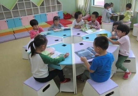 宝宝新入园一直哭,妈妈在外面听着忍不住落泪,真心酸