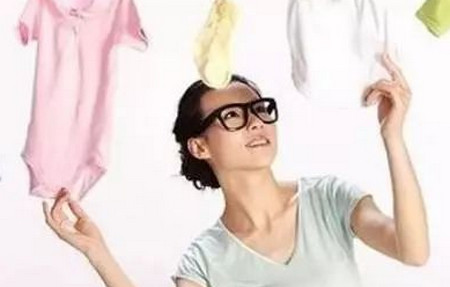 你小时候穿过别人的旧衣服吗?穿别人的旧衣服会“学样”吗?