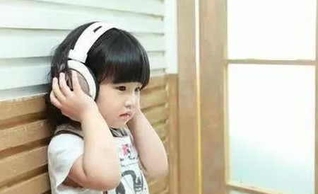 女儿没上幼儿园之前嚣张跋扈,入园以后就变成这样了......好欣慰!
