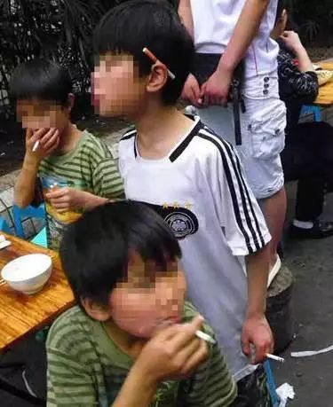 无能跋扈的孩子背后，往往是这些“做牛做马”的父母！