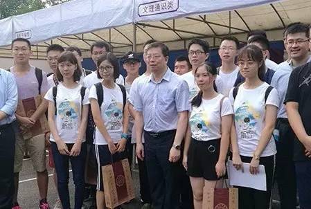 就让父母最后一次把你当孩子吧!