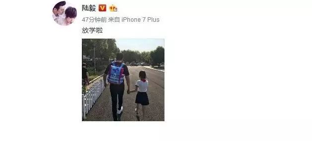 陆毅帮女儿背书包,网友居然这样说!其实,这才是好家长的打开方式!