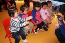 儿子强吻幼儿园美女同学,我该不该给他一巴掌?!