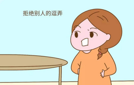 你家亲友会这样逗弄小孩吗?每次看见都觉得很无语!