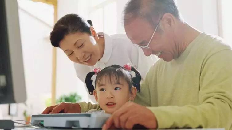 孩子长大后是否孝顺，就看有没有这4点啦~