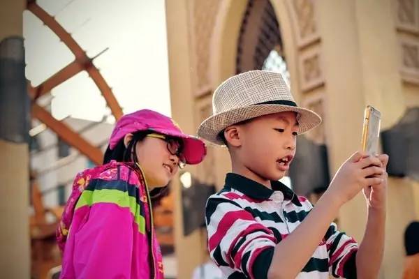 "你再玩手机，我就扔了！"比这句话更有效的是这5招！