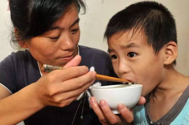 最悲哀的教育,就是把普通家庭的孩子,养成了富二代!!!
