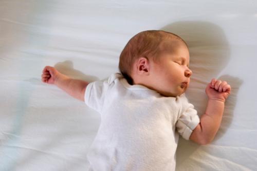 为什么新生儿不能睡枕头2