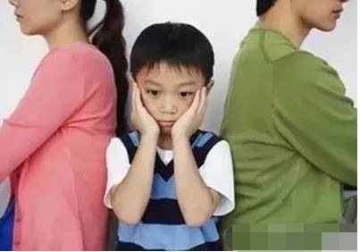 缺失的父亲+焦虑的母亲+崩溃的孩子=中国式家庭