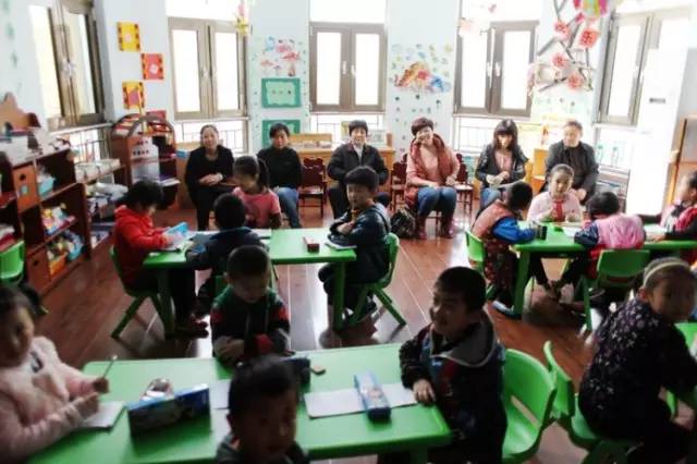 孩子幼儿园乖巧、在家却是小霸王？制定好家规是王道