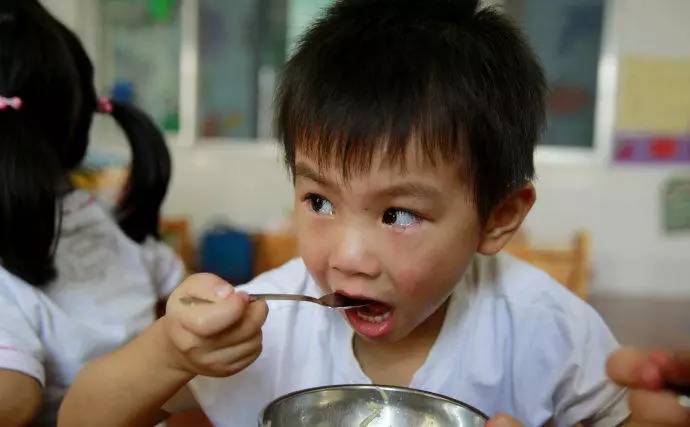 我们还能陪孩子多久？看着看着就哭了