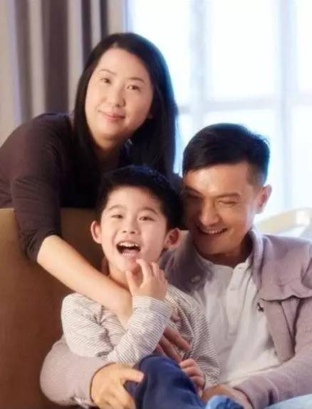 他退出娱乐圈，花3年时间教儿子上厕所，培养出一枚学霸！